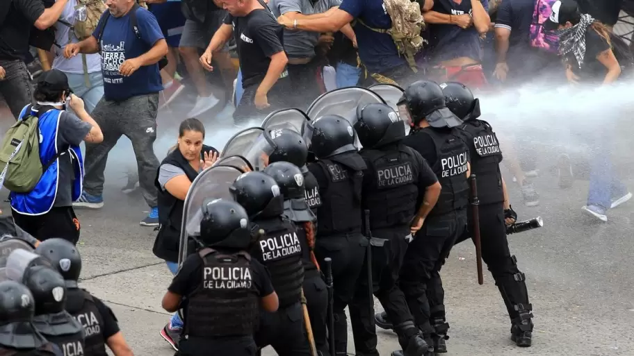 Cortes de calles y ollas populares en medio de un paro masivo