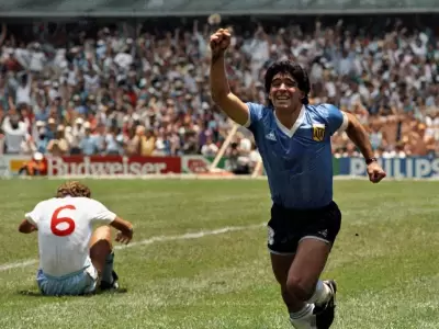 Maradona marco un gol contra los ingleses y se consagra como lder popular