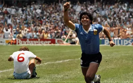 Maradona marco un gol contra los ingleses y se consagra como lder popular