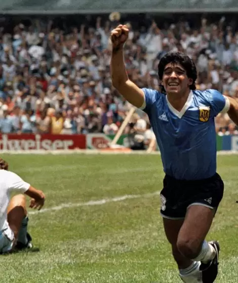 Maradona marco un gol contra los ingleses y se consagra como lder popular