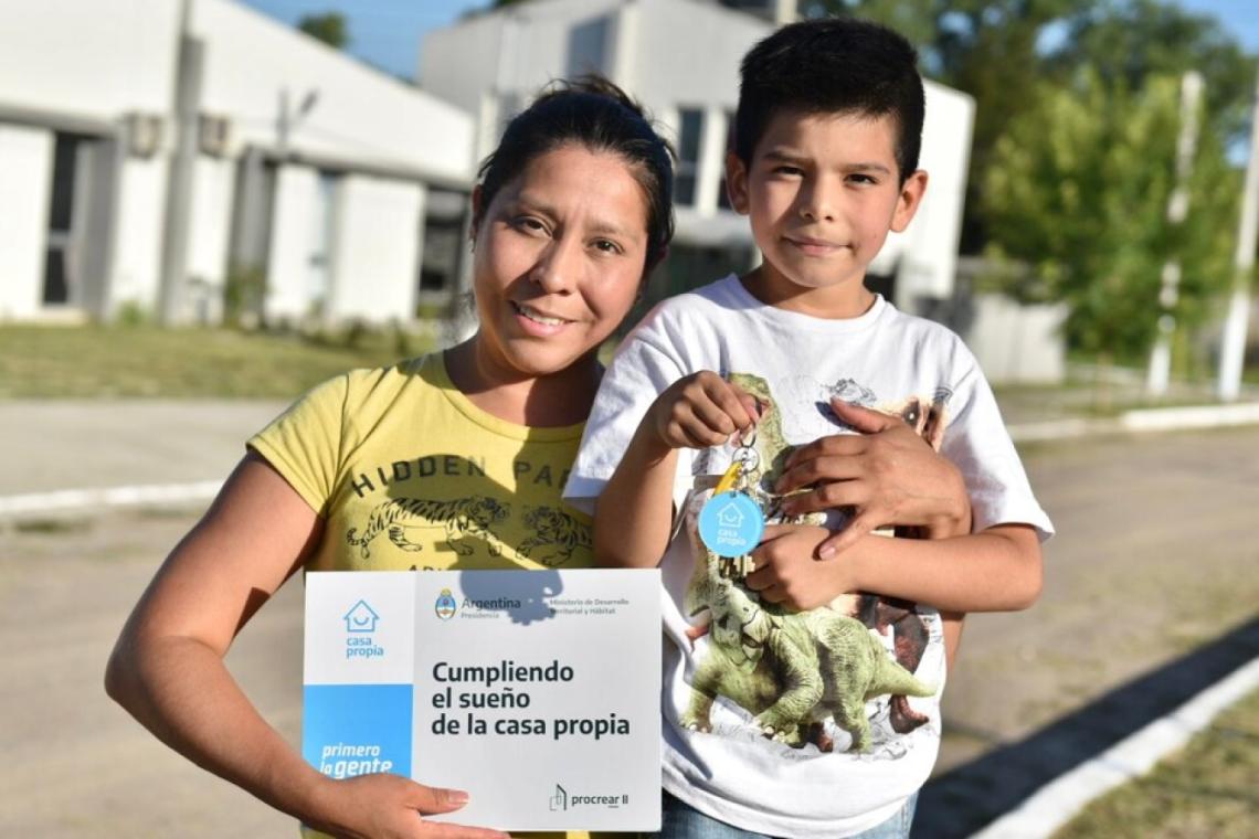 El sueño de la casa propia, ¡afuera!: Milei y Caputo destruyeron el  programa Procrear - Big Bang! News