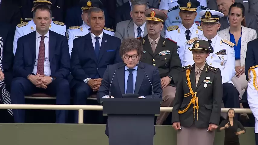 Milei en la ceremonia de premiacin de la Escuela de Cadetes