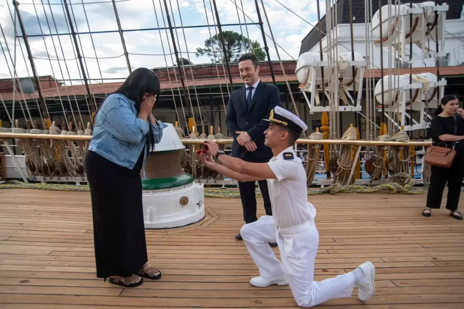 Lleg de navegar 105 das y le pidi casamiento a su mujer