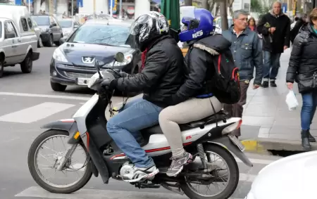 Las motocicletas son la forma ms rpida de viajar por la ciudad.