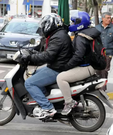 Las motocicletas son la forma ms rpida de viajar por la ciudad.