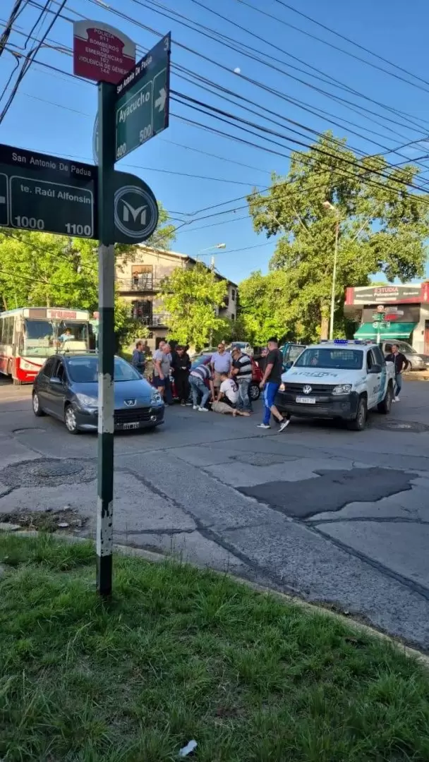 Los vecinos socorrieron al actor y lograron detener a uno de los malvivientes