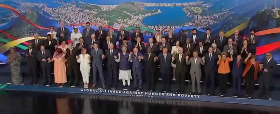 Milei falt a la foto de familia del G20