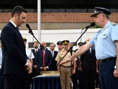 El ministro de Defensa, Luis Petri le pidi la renuncia al jefe de la Fuerza Area Argentina (FAA)