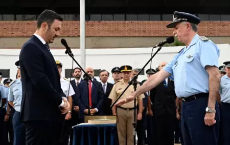 El ministro de Defensa, Luis Petri le pidi la renuncia al jefe de la Fuerza Area Argentina (FAA)