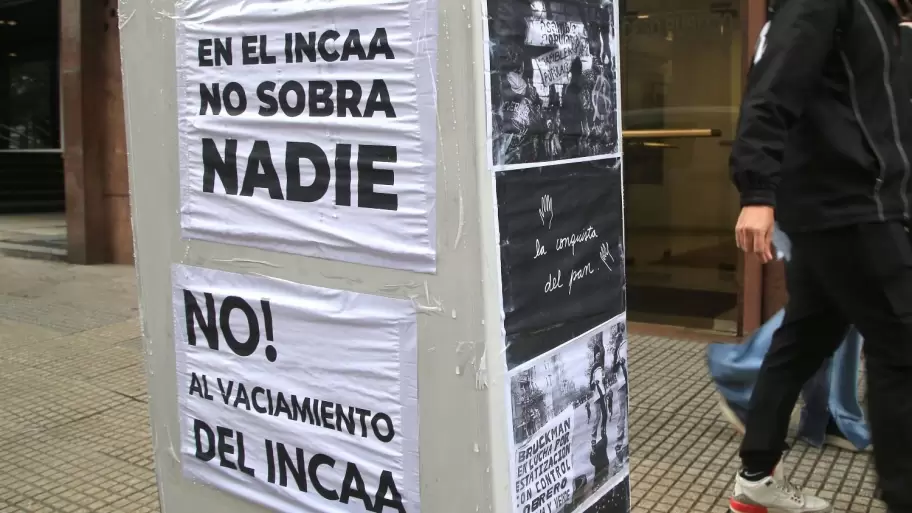 Carteles en contra del vaciamiento del INCAA