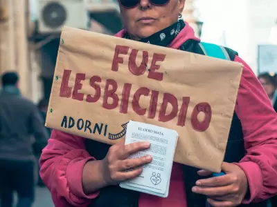 Imagen de una de las marchas por el triple lesbicidio en Barracas