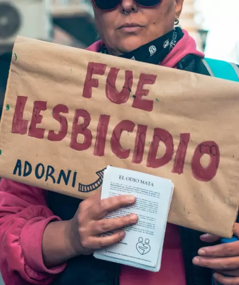 Imagen de una de las marchas por el triple lesbicidio en Barracas