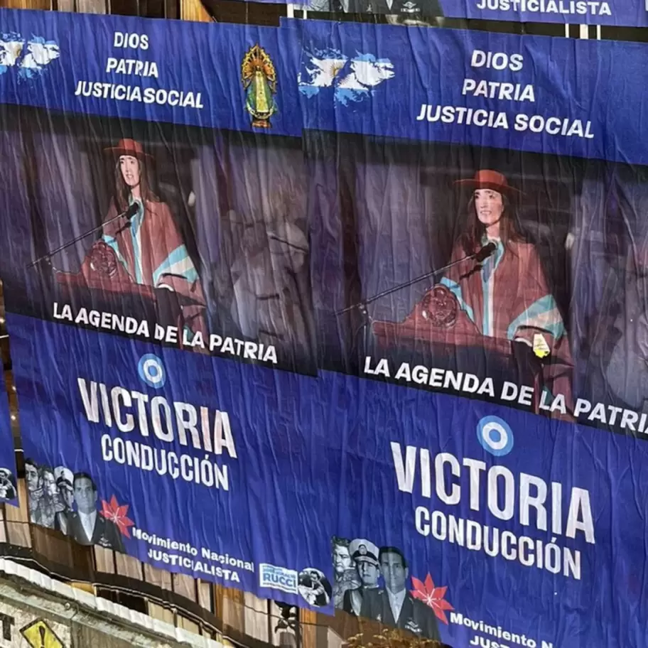 Carteles peronistas con la cara de Victoria Villarruel