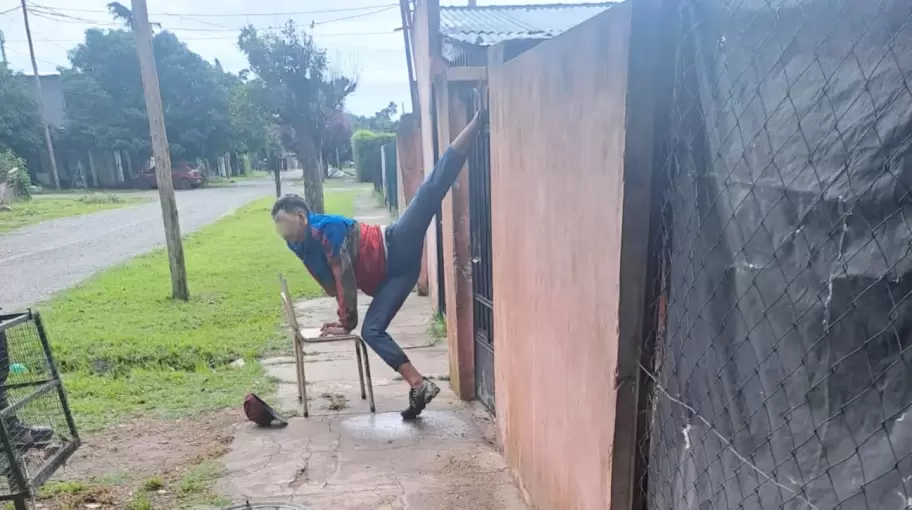 Un joven de 18 aos intent robar y se resbal por la lluvia