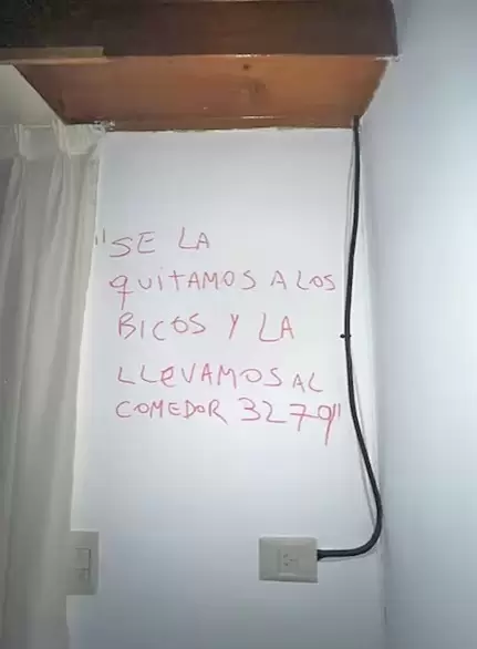 Los mensajes que dejaron los delincuentes que atacaron a un jubilado