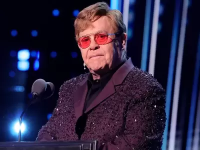 Elton John revel que perdi la vista