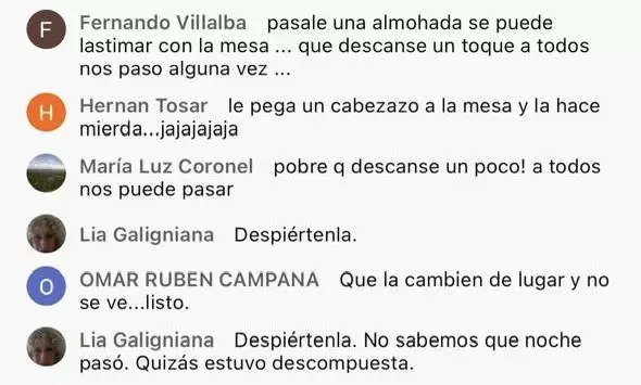 Los comentarios de los usuarios que vean el stream de la 100 en defensa y en contra de Costa por haberse quedado dormida en vivo.