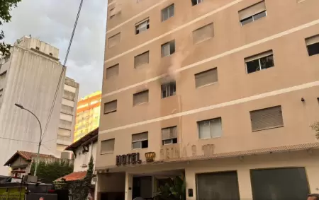 El incendio en el segundo piso sucedi en la tarde del jueves en el hotel Reinas de Catamarca