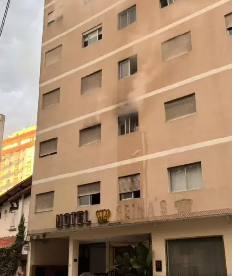 El incendio en el segundo piso sucedi en la tarde del jueves en el hotel Reinas de Catamarca