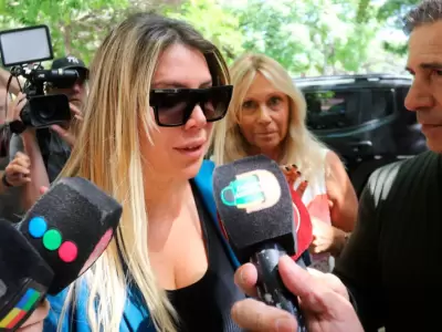 Wanda Nara en Tribunales con su abogada Ana Rosenfeld detrs.