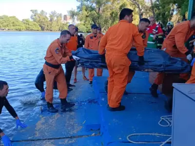 Los Bomberos de la Ciudad hallaron el cuerpo de Eduardo Nelson Vaccaro, el argentino de 42 aos que se ahog en los Lagos de Palermo.