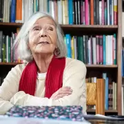 Escndalo con el encargado de Beatriz Sarlo: vendi sus vinilos y asegura que es su heredero universal
