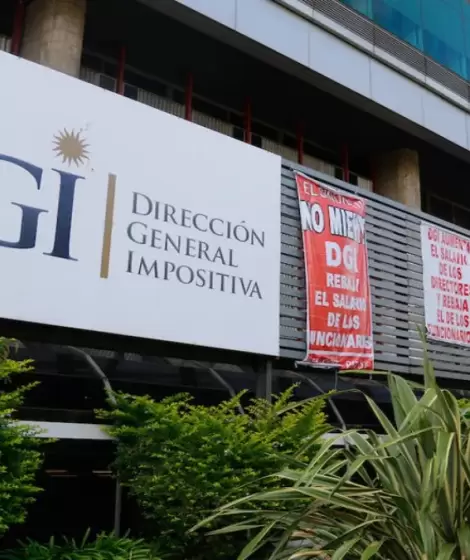 Denuncian que el jefe de la DGI adquiri inmuebles en Miami y no los declar