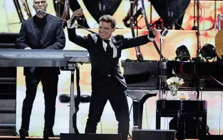 Luis Miguel cerr� su gira mundial en el Campo Argentino de Polo de Buenos Aires.
