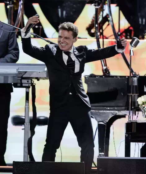 Luis Miguel cerr� su gira mundial en el Campo Argentino de Polo de Buenos Aires.