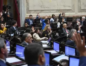 Los sueldos de legisladores podran pasar de 4,5 a ms de 9 millones