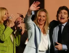 Karina Milei en medio de Javier Milei y Yuyito González: no hay mudanza a Olivos