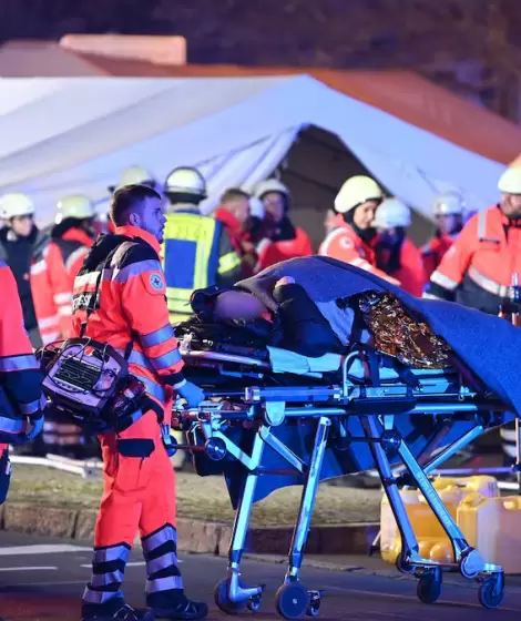 Familias fueron atropelladas por un auto en un mercado navideo en la ciudad de Magdeburgo, al este de Alemania, y el conductor fue detenido.