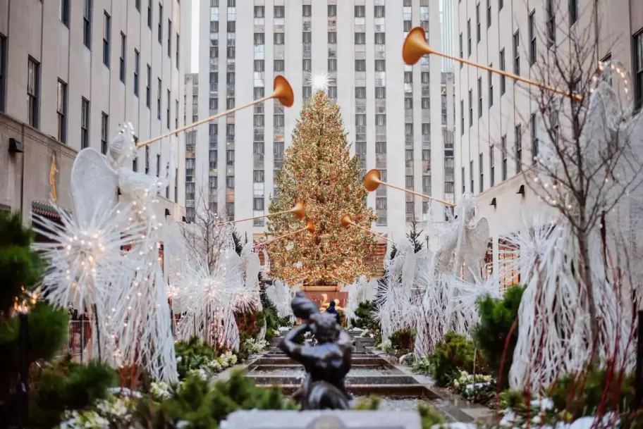 Nueva York se ilumina para recibir la Navidad, especialmente el centro de Manhattan