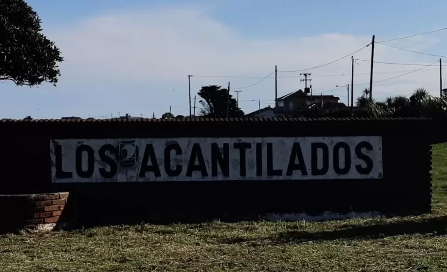 El ingreso al barrio Los Acantilados de Mar del Plata.