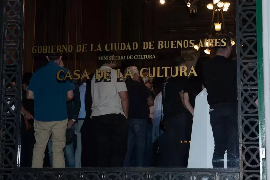 La Casa de la Cultura de la Ciudad de Buenos Aires se convirti en el escenario del ltimo adis a Jorge Lanata.