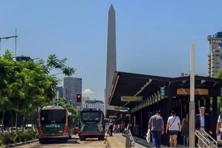 31 de diciembre: horario estipulado por cada empresa, finalizando cerca de las 23.30