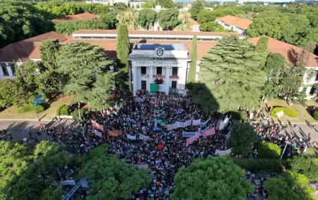 Trabajadores realizaron una movilizacin para manifestarse en contra del cierre del Conti