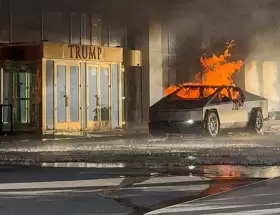 Tesla Cybertruck explotado frente al hotel de Trump