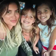 "Quin te hace los mejores regalos?": el polmico video de Wanda con su hija menor, con dardos a la China e Icardi