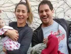 Jimena Barn con su sobrina y hermano