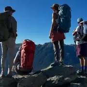 Juliana Awada se pas de la raya: la cruzaron por prender un fuego junto a amigos en el parque Nahuel Huapi