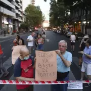 40 mil usuarios quedaron sin luz en el AMBA por un incendio de cables de media tensin: Parque Avellaneda complicado