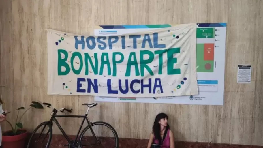 Javier Milei intenta cerrar el Hospital Bonaparte, pero la comunidad resiste de pie