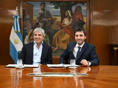 Luis "Toto" Caputo y el gobernador Ignacio "Nacho" Torres