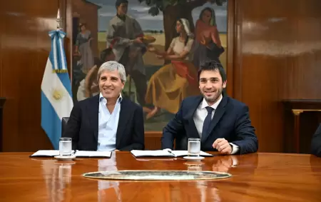 Luis "Toto" Caputo y el gobernador Ignacio "Nacho" Torres