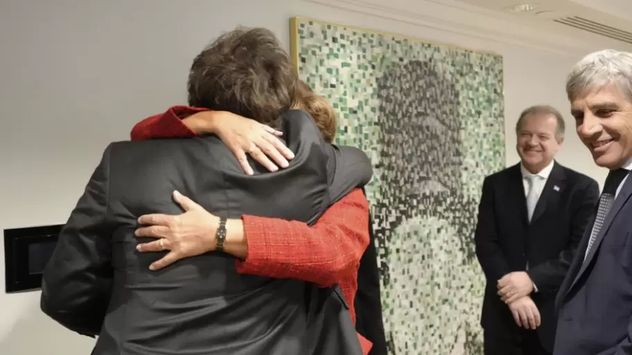 Kristalina Georgieva y el abrazo con Javier Milei.