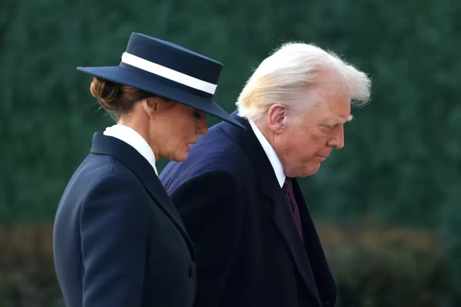 Donald y Melania Trump de camino a la asuncin