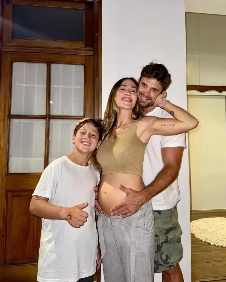 Jimena Barn presume su feliz familia