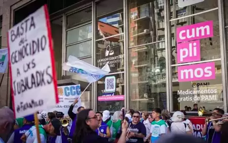 La sede central del PAMI y los trabajadores reclamando la incorporacin