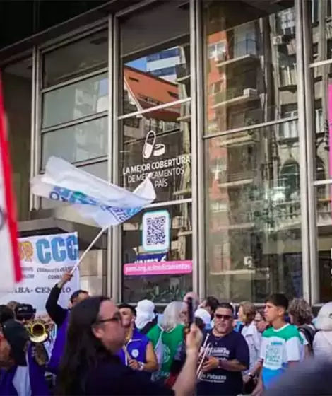 La sede central del PAMI y los trabajadores reclamando la incorporacin